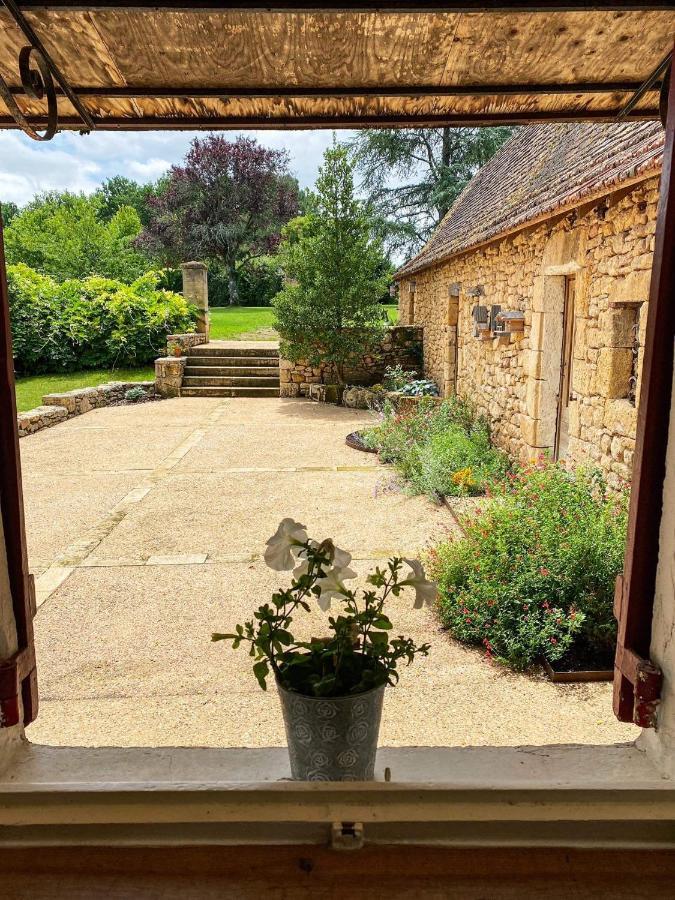 Domaine De Cazal - Gite 2 Pers Avec Piscine Au Coeur De 26 Hectares De Nature Preservee Saint-Cyprien (Dordogne) Exterior foto